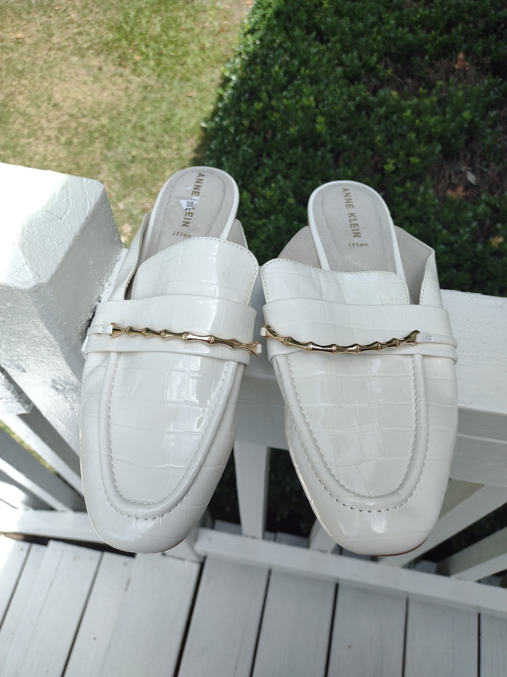 Anne Klein White Loafer Flats Size 10